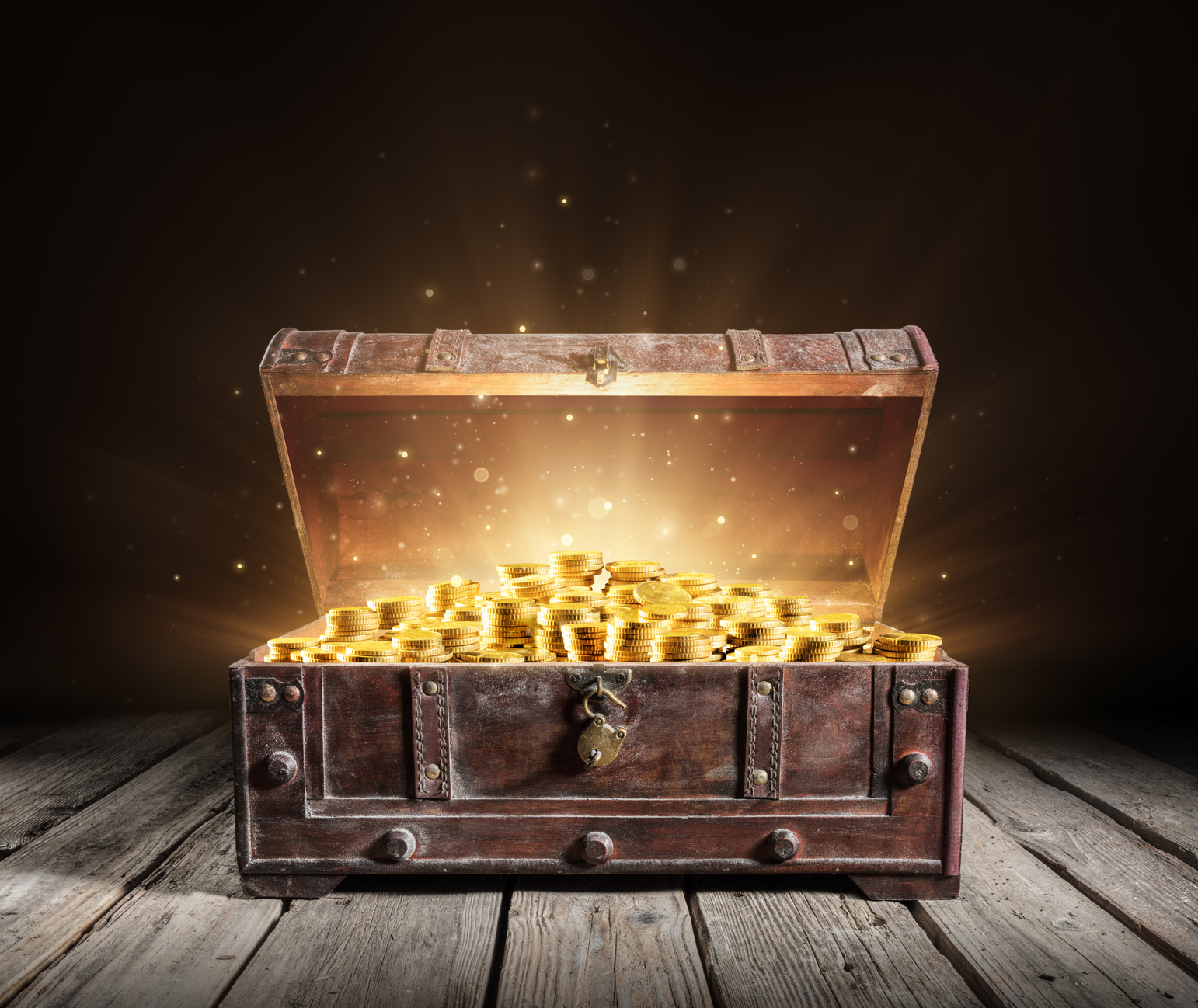 Treasure Chest - Open Ancient Trunk With Golden Coins